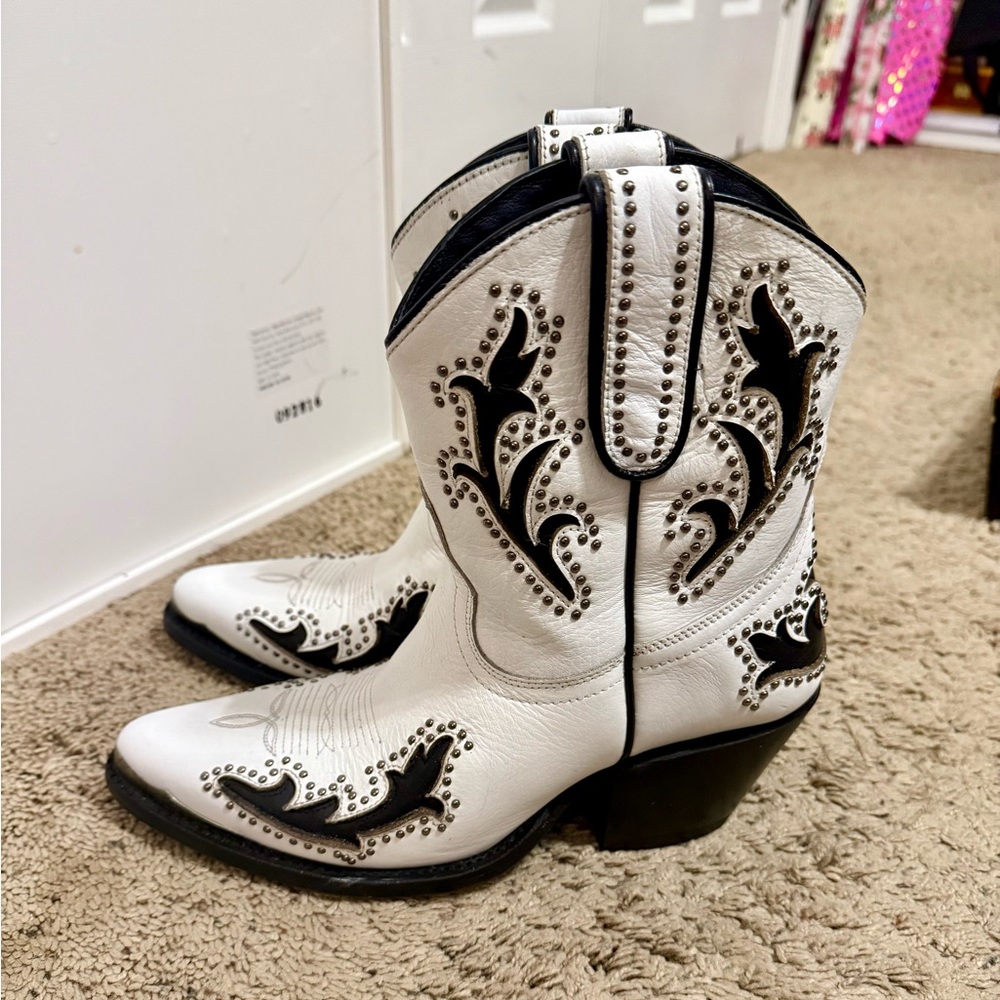 Idyllwind White and Black Heeled Boots